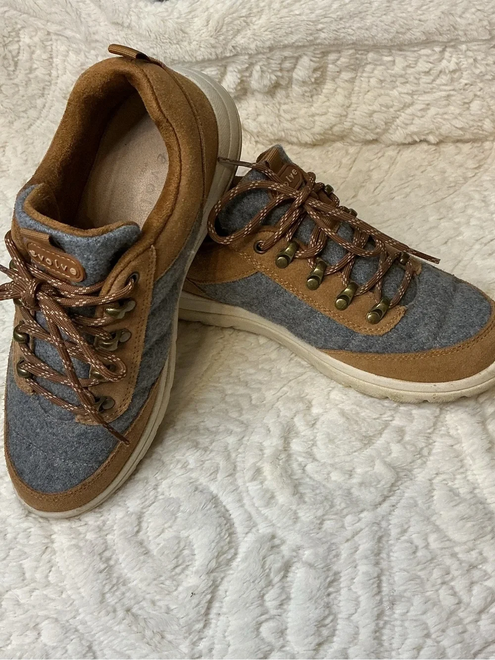EVOLVE by Easy Spirit Brown and Gray Suede Panel Sneakers Sz 7.5